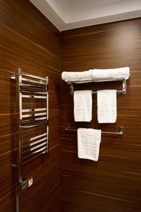 Arfa Park-Hotel Veseloye Exterior photo Towel warmers